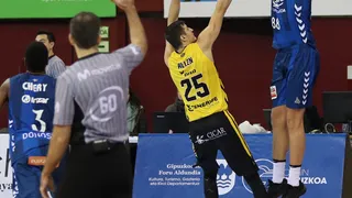 Clark marca el camino, Delteco GBC huye de la quema e Iberostar Tenerife se complica