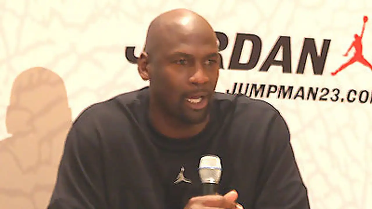 Michael Jordan Vs Jorge Elorduy