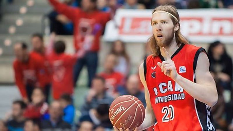 Help! David Barlow llega a Santiago para completar el juego interior de Obradoiro
