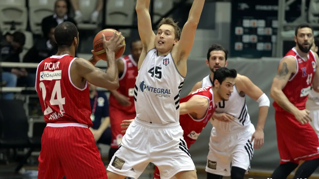 La explosión de Ryan Broekhoff y canasta ganadora de Bobby Dixon para Karsiyaka