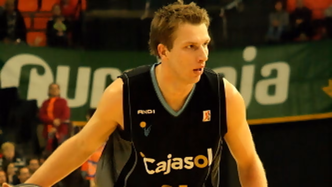Renovaciones: Michal Ignerski se queda en Cajasol y Mickeal, en el Tau