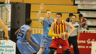 Burgos y Breogán ganan sufriendo y aguantan el ritmo de Palencia y Andorra