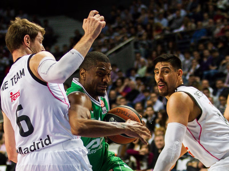 Fischer y Jerrells verdugos del Real Madrid en su primera derrota en casa (75-85)