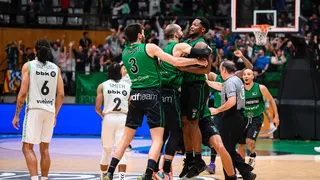 Regresa tras lesión y mete la canasta del año 2023. Ha pasado en Badalona