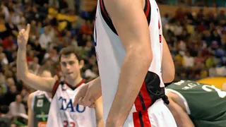 Zoco NBA:  Luis Scola jugará al lado de Yao Ming y Tracy McGrady en los Rockets de Houston, los Bulls hacen oficial la renovación del “Txapu” Nocioni.