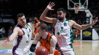Los ‘Thomas’ lideran a Valencia Basket en su victoria ante Unicaja (85-74)