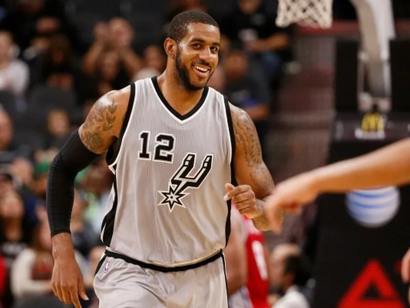 Buenas noticias: LaMarcus Aldridge puede volver a jugar