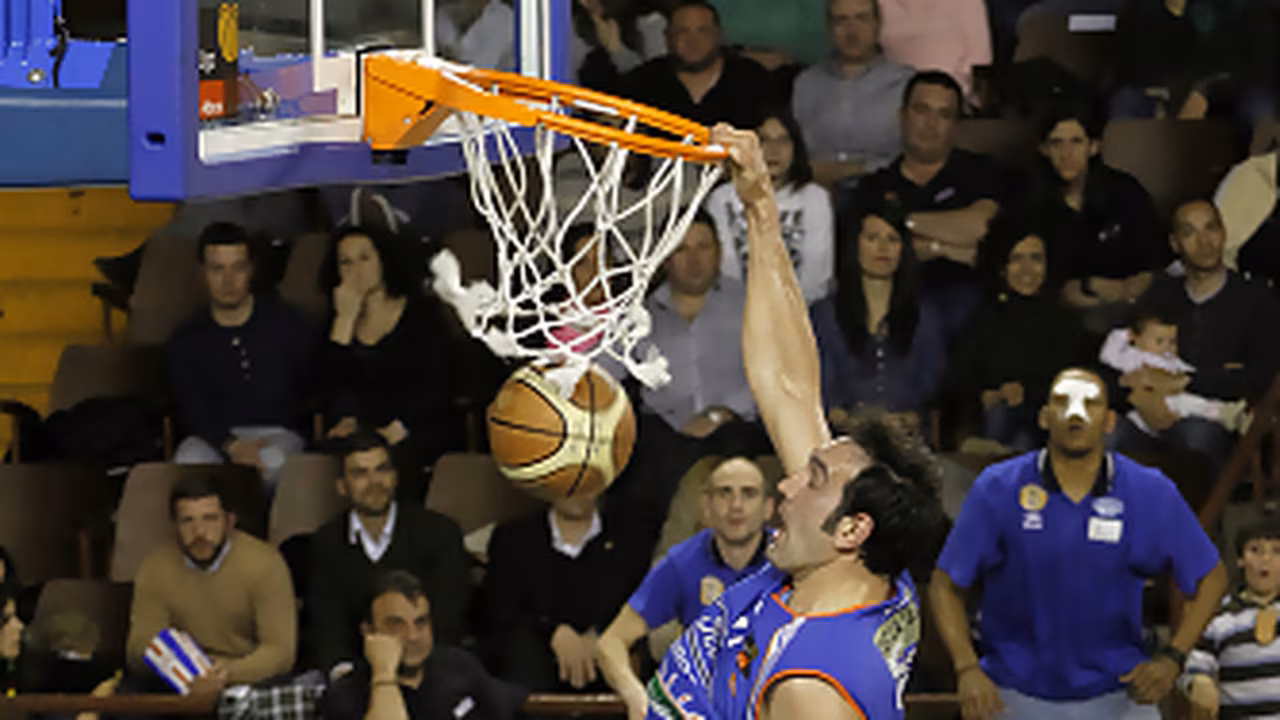 Manu Gómez renueva dos temporadas en Breogán