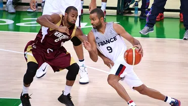 Parker pone la magia, Diaw la clase y Lauvergne los puntos para Francia (96-56)