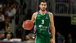 Unicaja se lleva el partido loco del año con una canasta de Jaime Fernández (104-105)