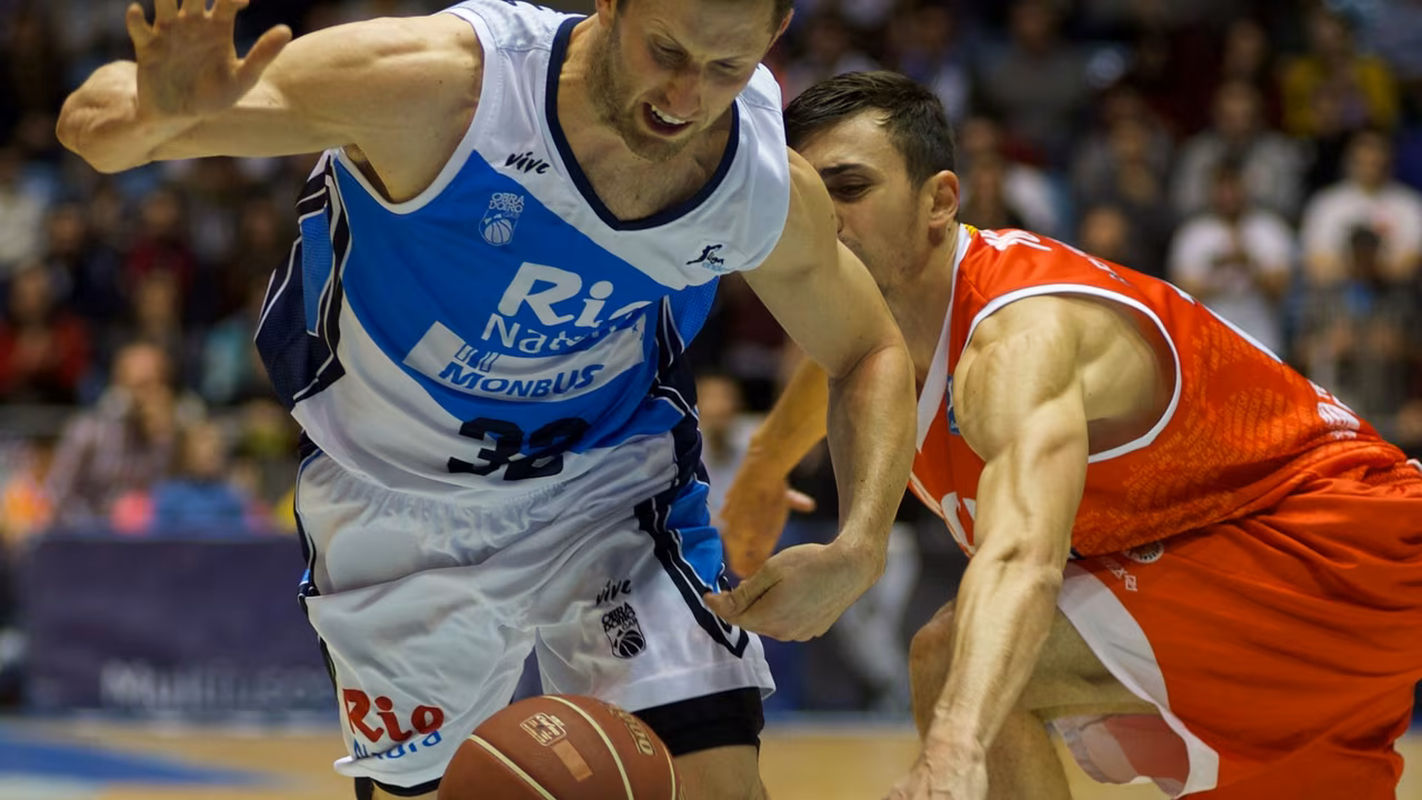Partido entre colistas: nervios, emoción y la quinta para Obradoiro (89-75 )