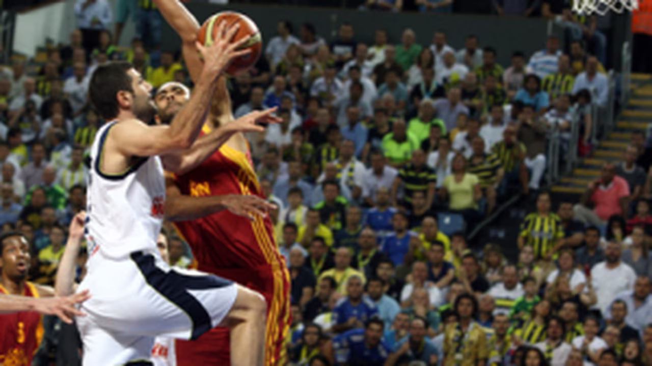 Liga Turca (Final): Fenerbahce domina a Galatasaray en las series finales (2-0)