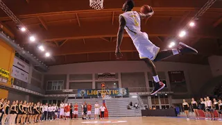 Lega (J28):Emporio Armani sobrevive a un gran Sean May; el lituano Tautvydas Lydeka (Scavolini) se alza con el MVP; Kristjan Kangur vuelve a decidir y Mario West vuela en el All Star de Legadue