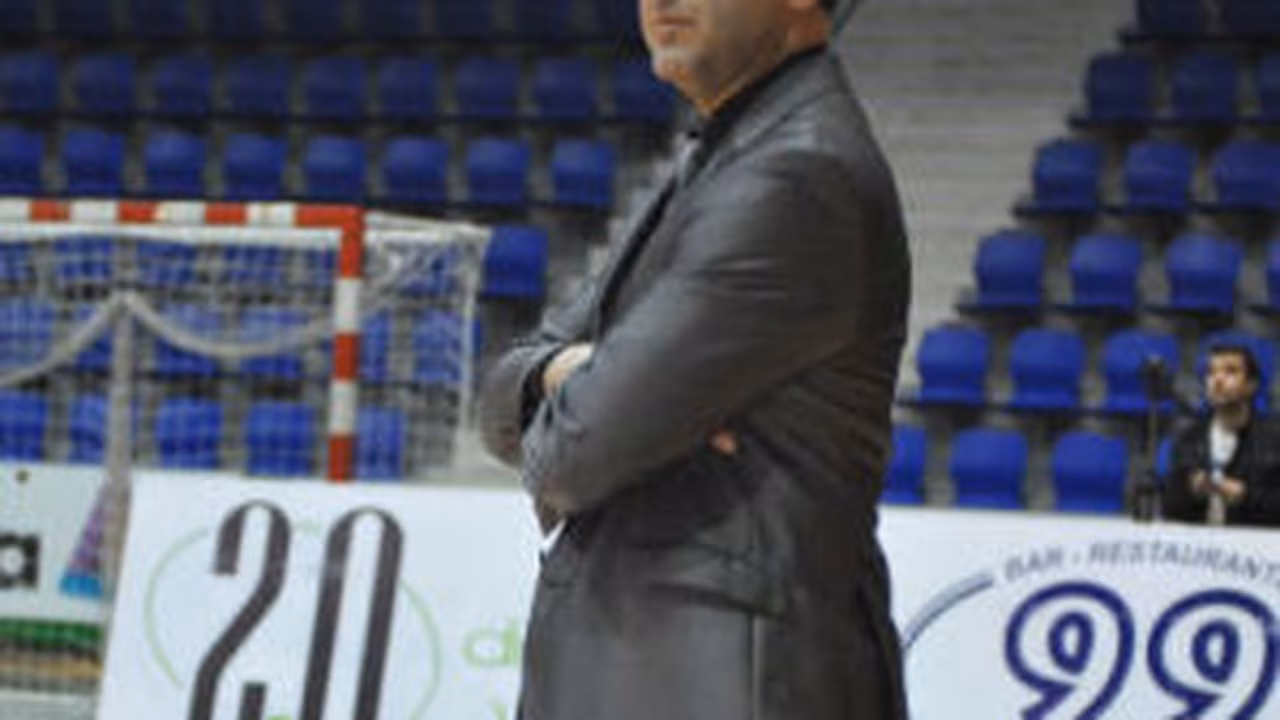Ángel González Jareño renueva por dos temporadas con el Planasa