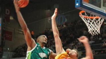 Los triples de Haislip meten a Unicaja en semis