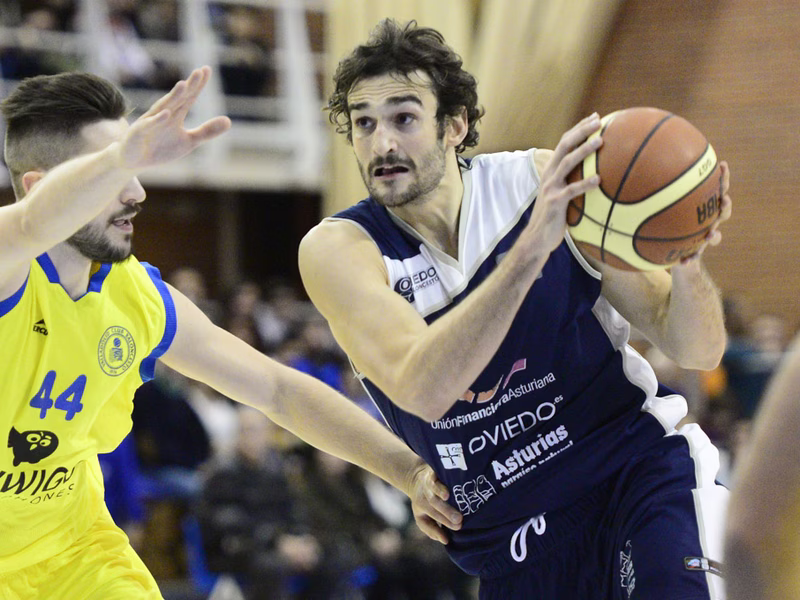 Ourense sale líder del derbi gallego. Wright, MVP pese a un Melilla en declive