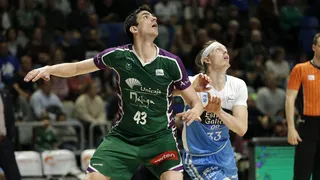 Unicaja sufre para derrotar al correoso Obradoiro (74-63)