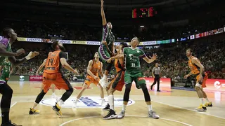 La intensidad del Unicaja asfixia a un Valencia agotado (86-73)