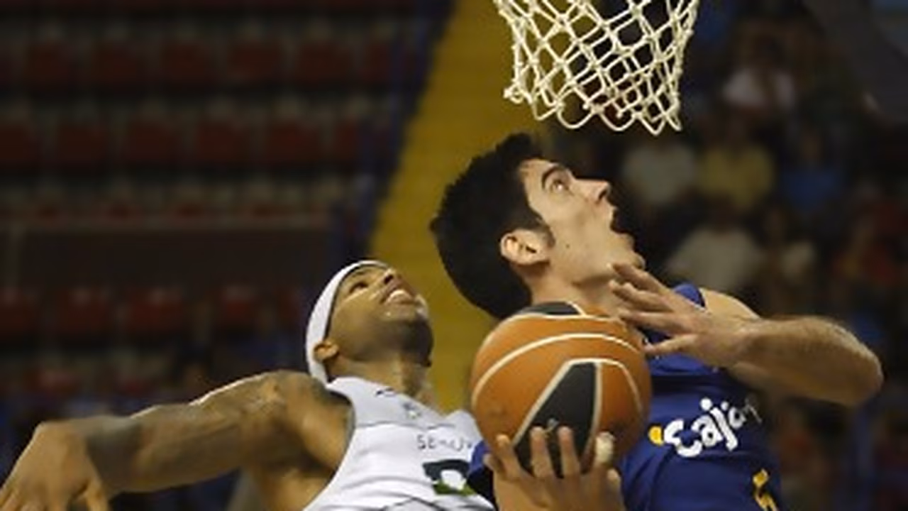 Bullock ya decide en Sevilla y Cajasol se impone al DKV Joventut (85 – 80)
