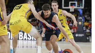 Laprovittola somete al líder (67-65)