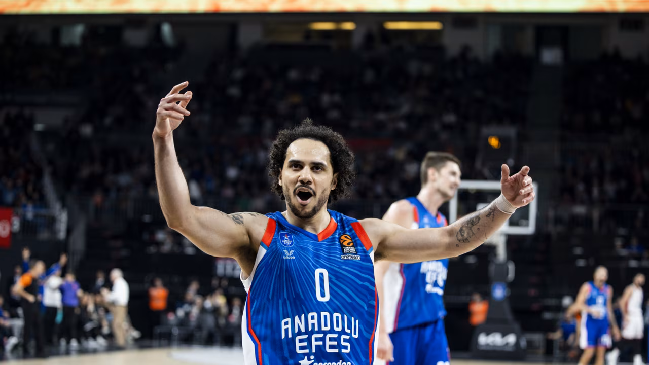 Euroliga viral: un príncipe en el estadio, Anadolu Efes revive y el enojo de Messina
