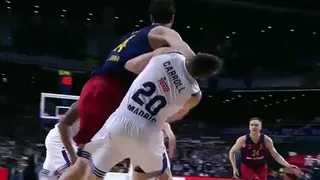 Un partido de sanción y multa de 20.000€ a Ante Tomic por su codazo a Carroll