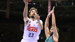 Sudó la gota gorda, pero el Real Madrid será segundo tras vencer en Sevilla (90-97)