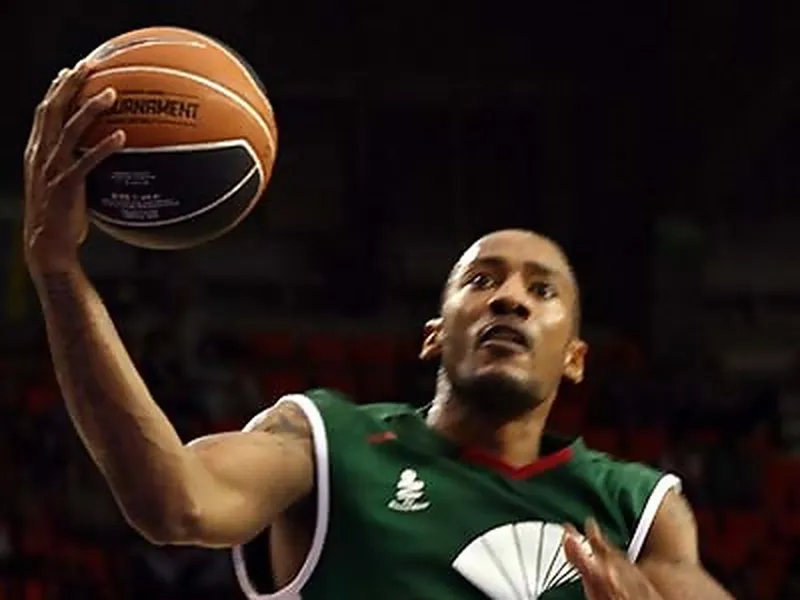 Zoco Europeo: Objetivo, la Euroliga. Panathinaikos tienta a Haislip, EFES cerca de cerrar a Jaaber y de vender a Nachbar. Sigue el culebrón Radujlica-Maccabi