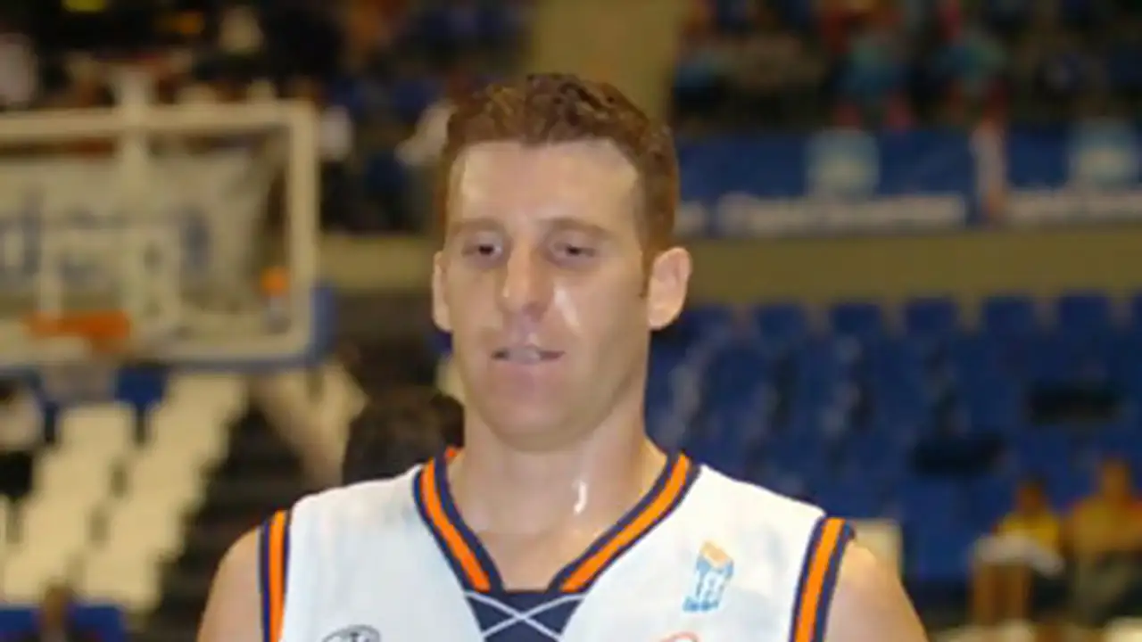 Iván Rodríguez seguirá un año más en Tenerife Baloncesto