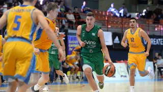 La cantera de la Penya radiante; el primer equipo, en alerta roja
