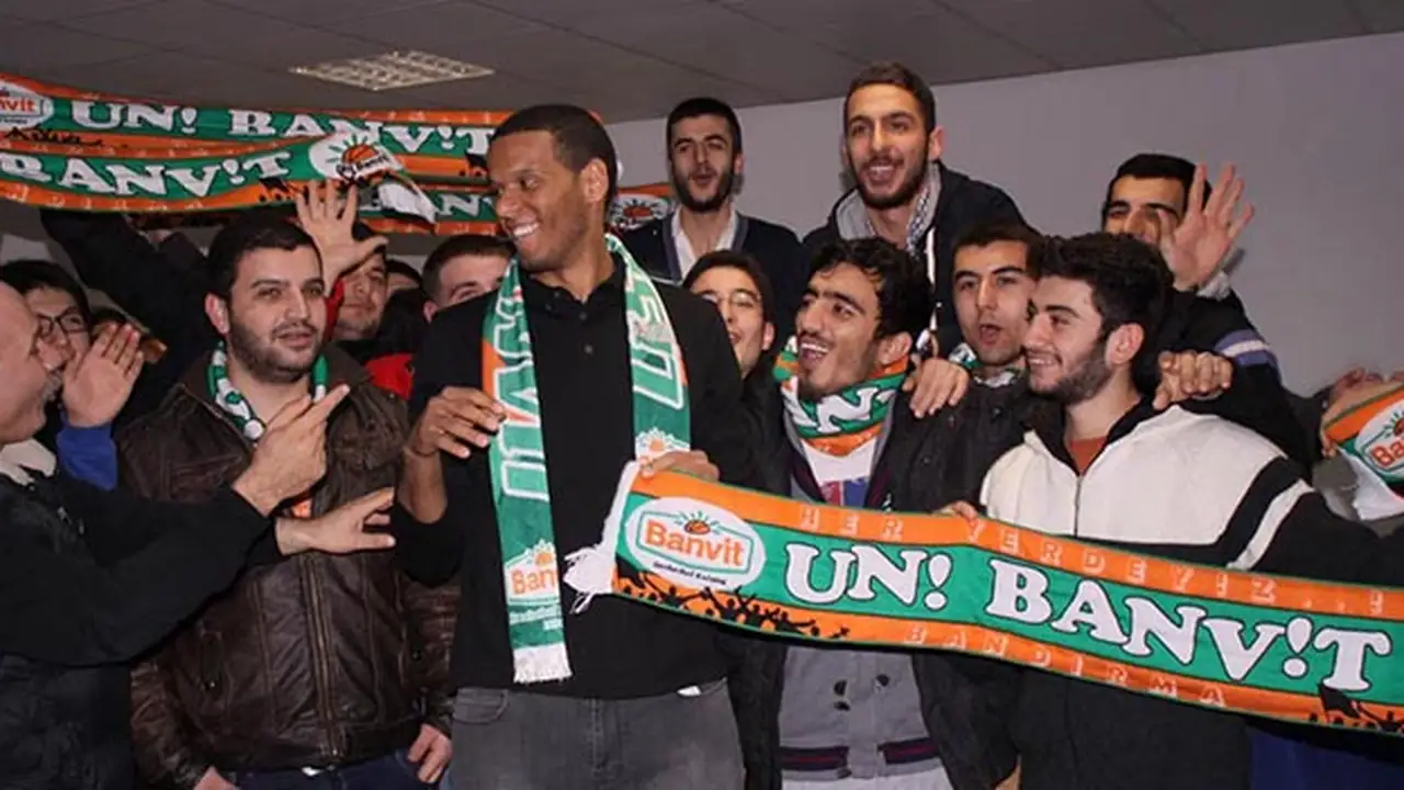 Banvit-Galatasaray y Fenerbahce-Karsiyaka en semis. Sammy Mejia, MVP 2013-14