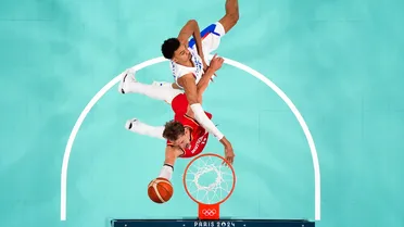 Franz Wagner vuela sobre Wembanyama y su hermano bromea: “La verá en YouTube”