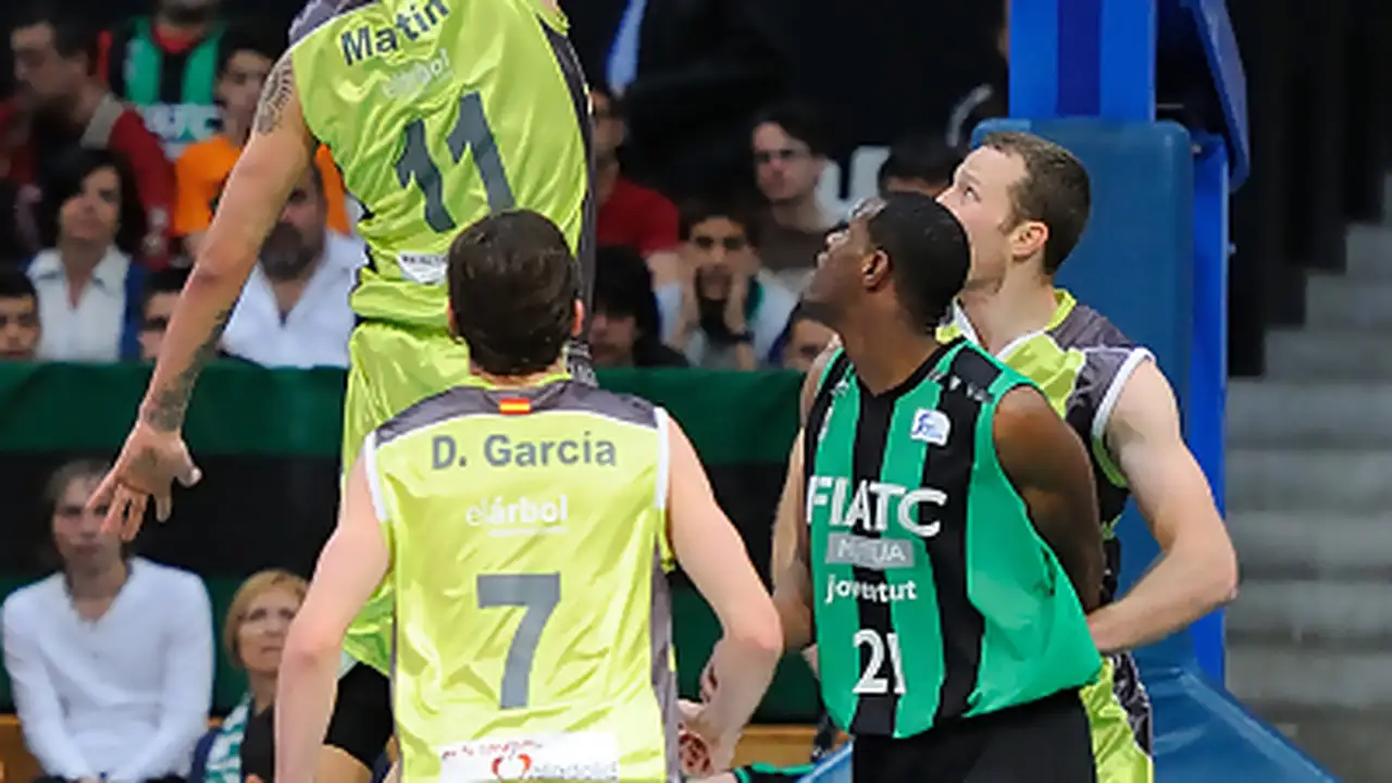 Los jugadores de nuestro baloncesto se pronuncian: denuncian impagos con la temporada 2012-13 recién arrancada y el caso de los cupos Norel-Satoransky