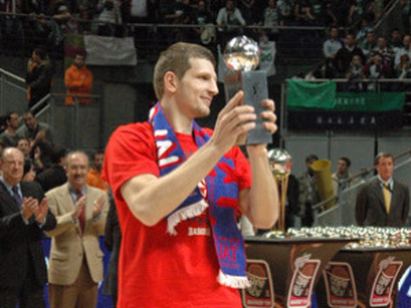 El MVP de la Copa Mirza Teletovic seguirá cinco temporadas más en Baskonia