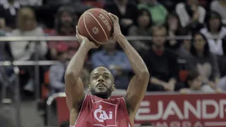 Robinson rescata al CAI del suicidio ante el Reggio Emilia (93-79)