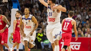 Un Llull en estado de gracia inaugura la Euroliga con victoria sobre Olympiacos