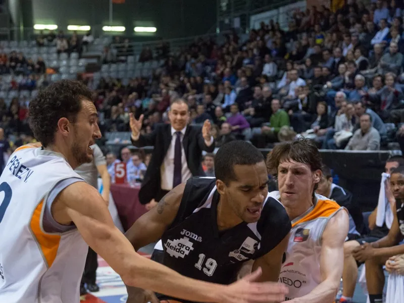 Exhibiciones de Lleida y Burgos. Partidazo de Pierre Oriola. Navarra, más KO