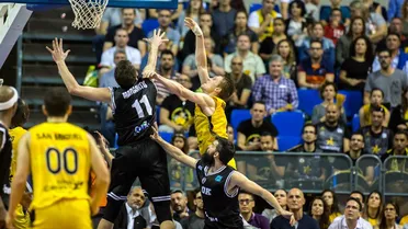 Iberostar Tenerife arrasa a Paok Salónica y alcanza los cuartos en la BCL (80-54)