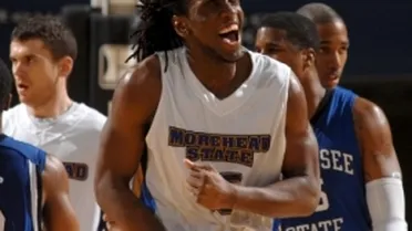 Kenneth Faried desbanca a Tim Duncan como mejor reboteador universitario