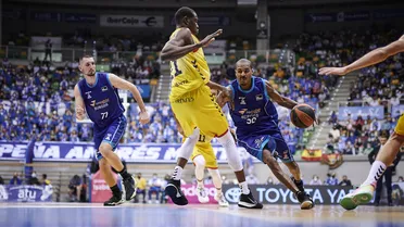 El retorno del Rey: Renfroe reaparece con doble-doble