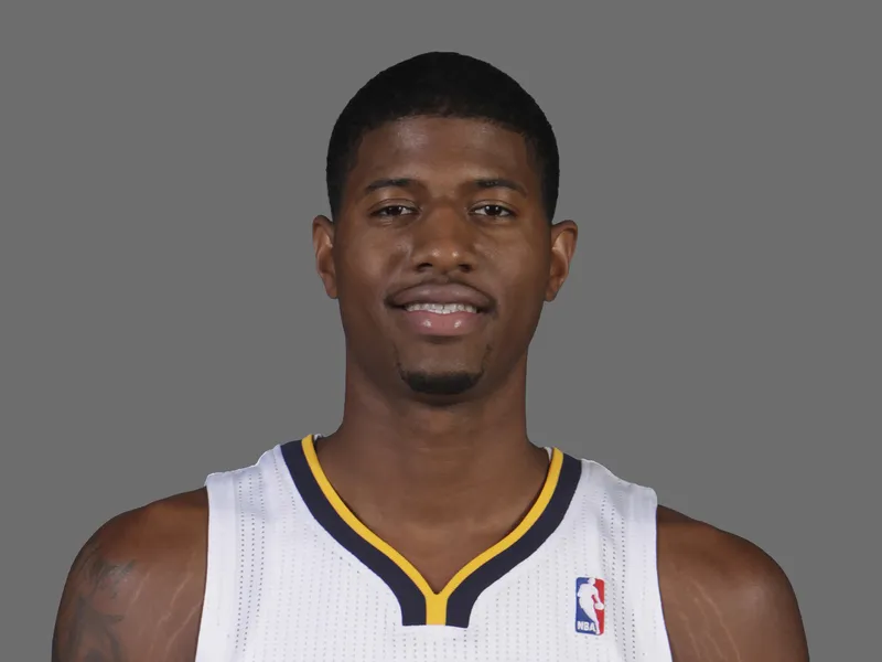 Paul George renueva al alza en los Pacers