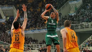 El Barça se ahoga en la marea verde del Panathinaikos (71-65)