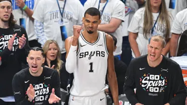 Victor Wembanyama lidera a los Spurs en ambos extremos en el arrollador Game 4 ante el Thunder