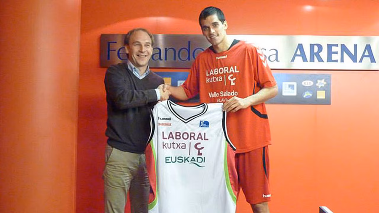 Regresa el maleficio de Baskonia: Mainoldi, baja 6 semanas. Daniel Clark, su sustituto