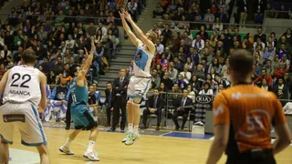 Real Madrid y Monbus Obradoiro regalan una oda al triple jamás vista en la Liga Endesa (93-102)