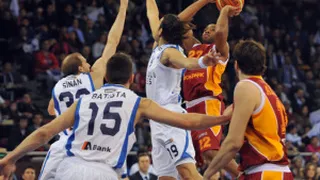 Liga Turca (J20): Anadolu Efes sigue a la baja y cede el liderato a Galatasaray. Corey Fisher, enorme MVP rozando el triple doble (25+12+8)