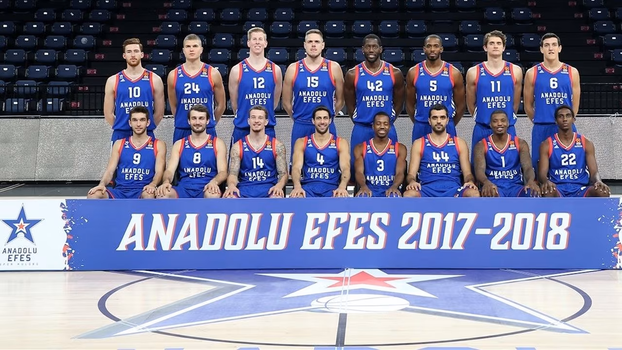 Anadolu Efes: de la mano de Dunston para optar al éxito