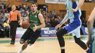 Vidal capitanea la victoria de la Penya en el duelo de canteras (77-71)