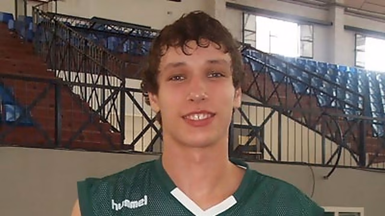 Pavel Ermolinski, cedido a KK Basketball Reykjavik; Roger Fornas firma su rescisión con Cáceres 2016