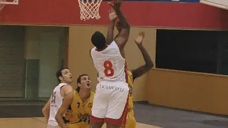 Akasvayu Vic ha decidido cortar a Charles Clark